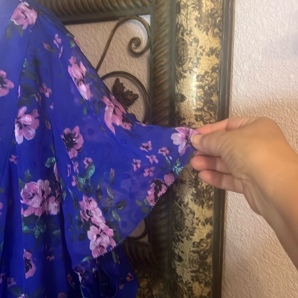 Torrid Top Blue Floral Short Sleeve Lace Trim/ Peplum NWOT Sz 5 - Picture 4 of 13